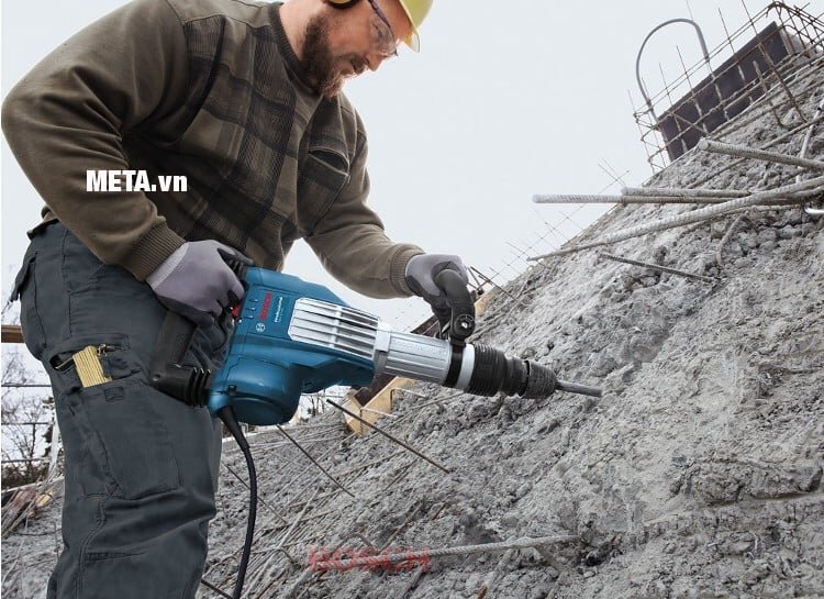 Máy khoan đục bê tông Bosch GSH 16-30 06113351K0 giúp đập phá bê tông một cách chuyên nghiệp.