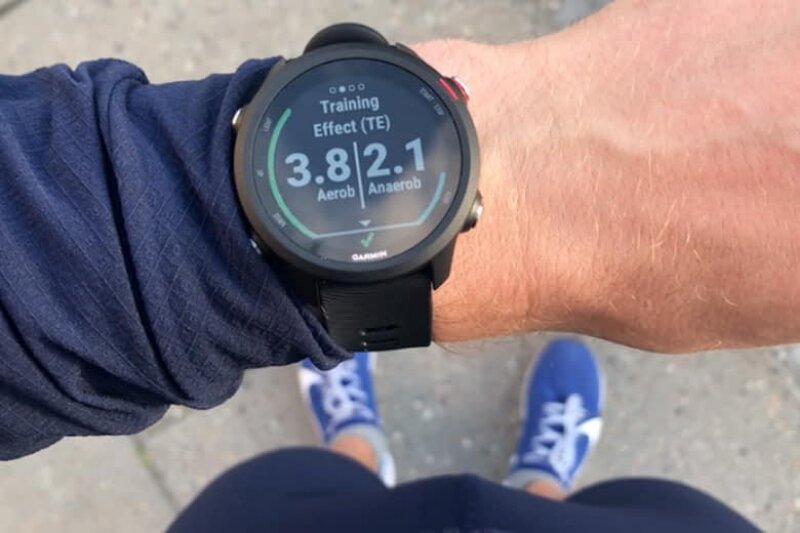 Đồng hồ thông minh Garmin Forerunner 245 theo dõi tập luyện