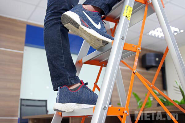 Thang nhôm ghế bản to 4 bậc Advindeq ADS-704