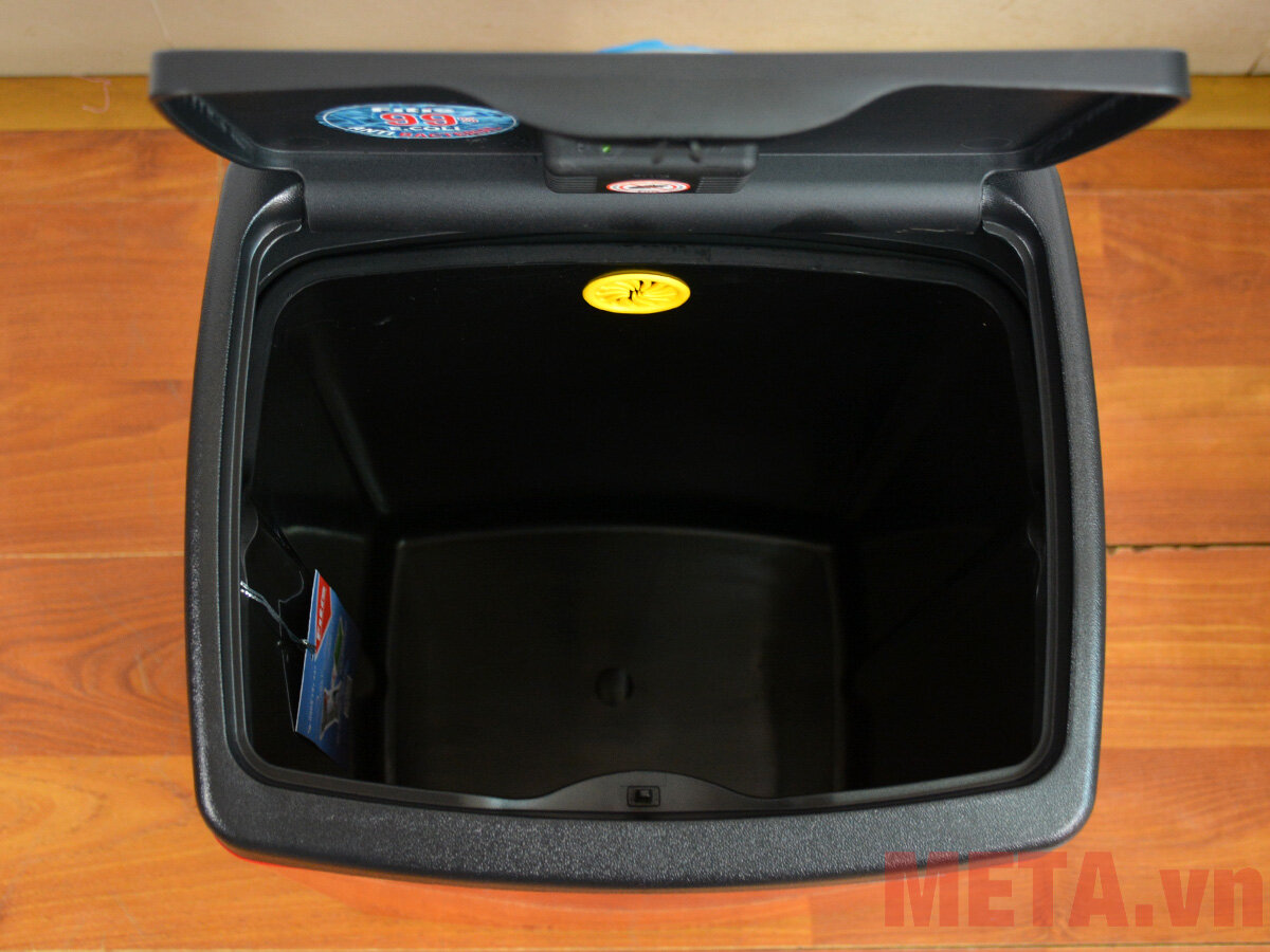 Thùng rác inox nhấn vuông nhỏ Fitis STS1-906 - 15 lít (Đỏ)