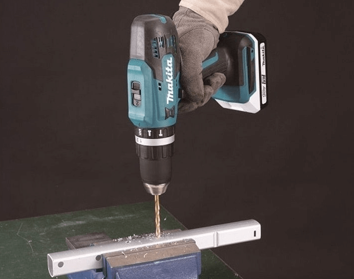 Makita HP488DWAE có khả năng khoan mạnh mẽ trên nhiều chất liệu