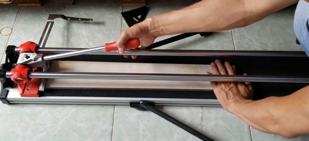 Bàn cắt gạch