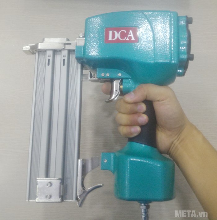 Súng bắn đinh DCA AST64C