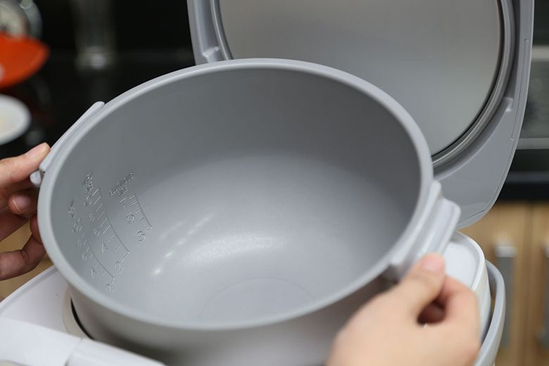 Nồi cơm điện Sharp 1.8L KS-ZT18/V Nồi cơm điện Sharp 1.8L KS-ZT18/V
