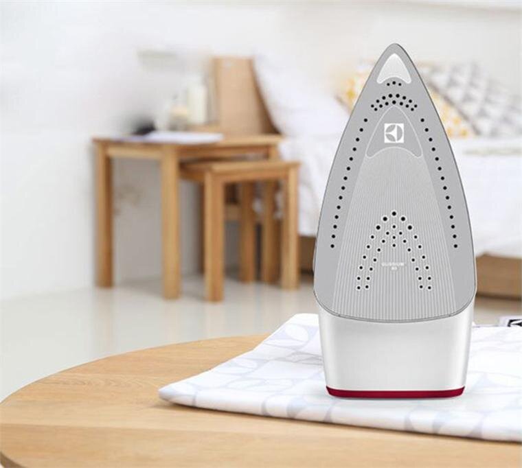Bàn là hơi nước Electrolux ESI5123
