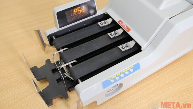 Máy đếm tiền phát hiện tiền siêu giả Silicon MC-8800