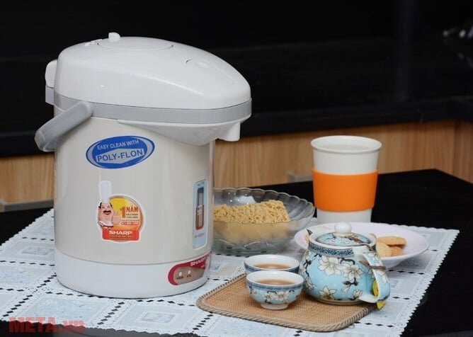 Bình thủy điện Sharp KP-20BTV dùng đun nước sôi và giữ ấm nước.