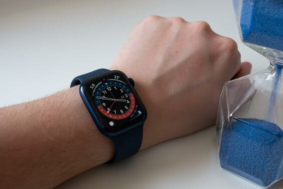 Thiết kế Apple Watch Series 6 44mm sang trọng và mạnh mẽ