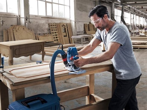 Máy phay dùng điện 1 pha 220V Bosch GOF 130