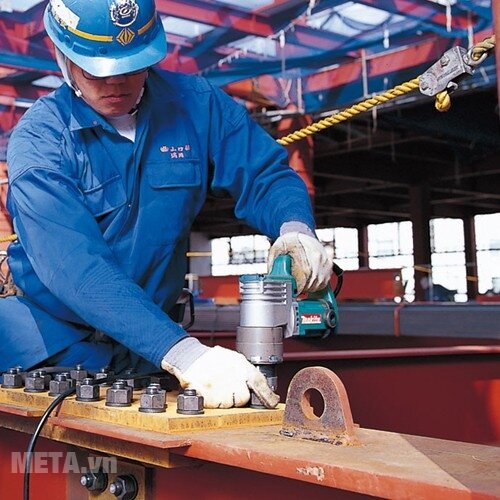 Máy siết, cắt bu lông Makita 6922NB