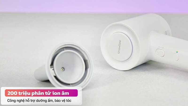 Showsee AP16-W tích hợp công nghệ ion âm dưỡng ẩm
