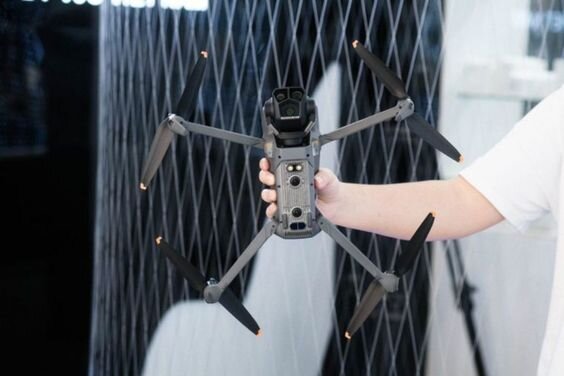 Flycam DJI Mavic 3 Pro Fly More Combo (DJI RC) cảm biến đa hướng