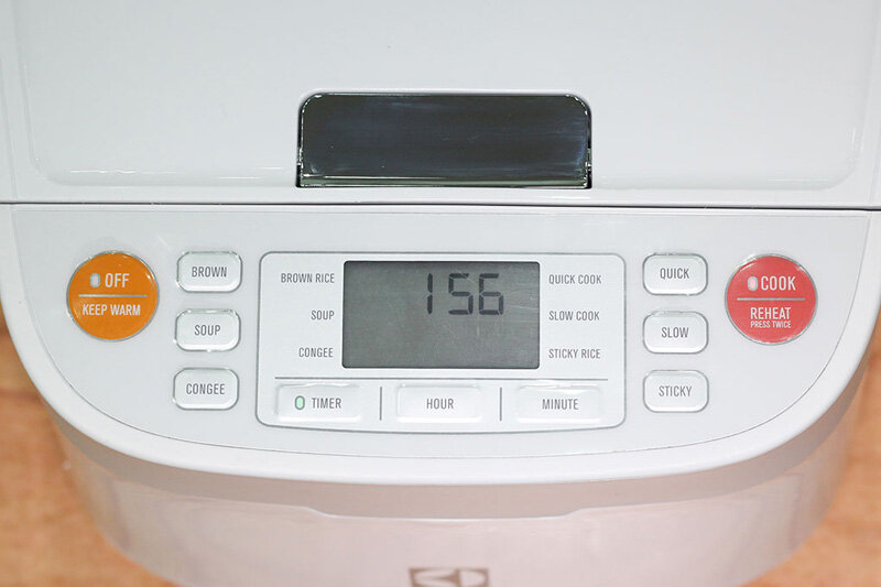 Nồi cơm điện tử Electrolux 1.2 lít ERC6503W Nồi cơm điện tử Electrolux 1.2 lít ERC6503W