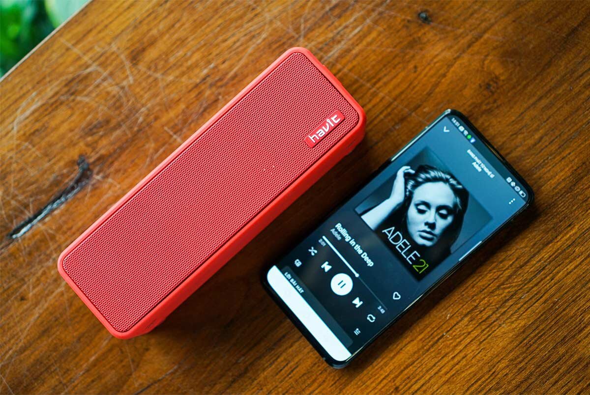 Loa có khả năng chơi nhạc lên đến 15 giờ