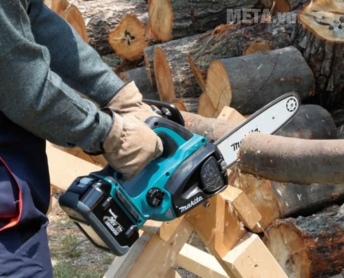 Máy cưa xích chạy pin Makita BUC250RDE