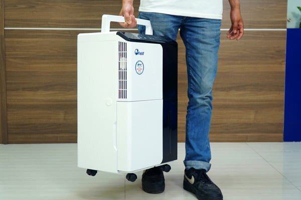 Máy hút ẩm dân dụng FujiE HM-630EN có nhiều tiện ích 