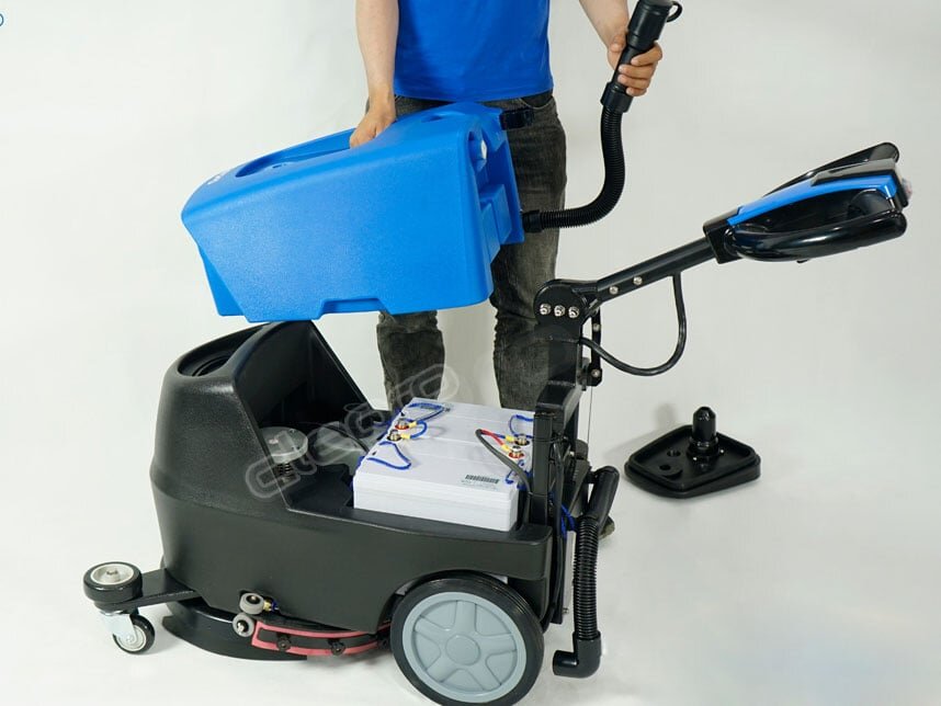 Máy chà sàn công nghiệp Clepro C35 được trang bị hai thùng chứa nước độc lập