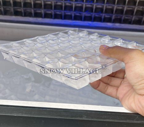 Máy làm đá viên Snow Village  