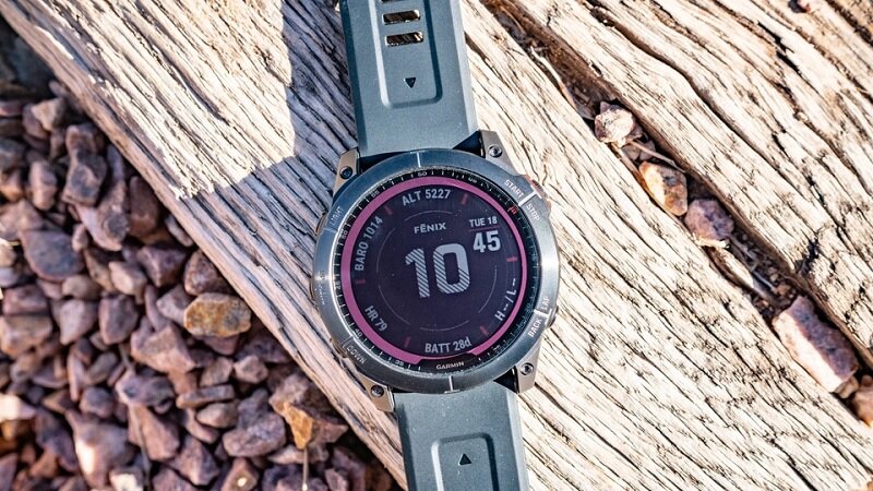 Đồng hồ thông minh Garmin Fenix 7X màn hình