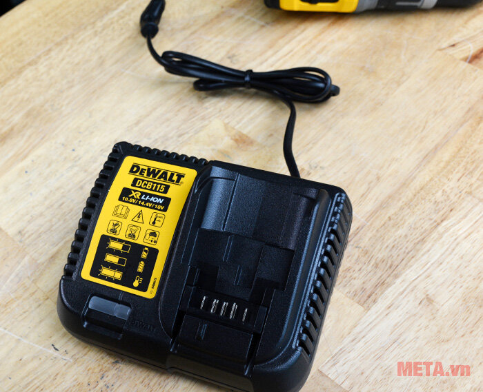 Máy khoan vặn vít động lực Dewalt DCD796M2