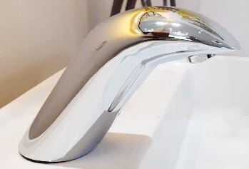 Hình ảnh thực tế vòi rửa cảm ứng Caesar A910 Caesar A910