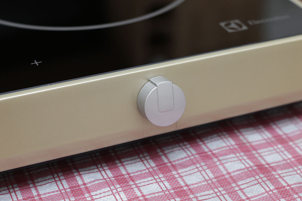 Bếp từ Electrolux ETD32D 2000W Bếp từ Electrolux ETD32D 2000W