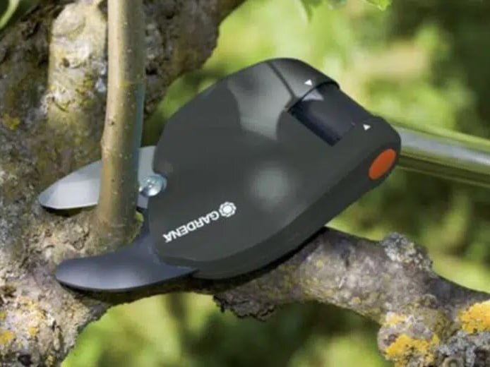 Kéo cắt tỉa cành trên cao Gardena chỉnh được độ dài cán cầm