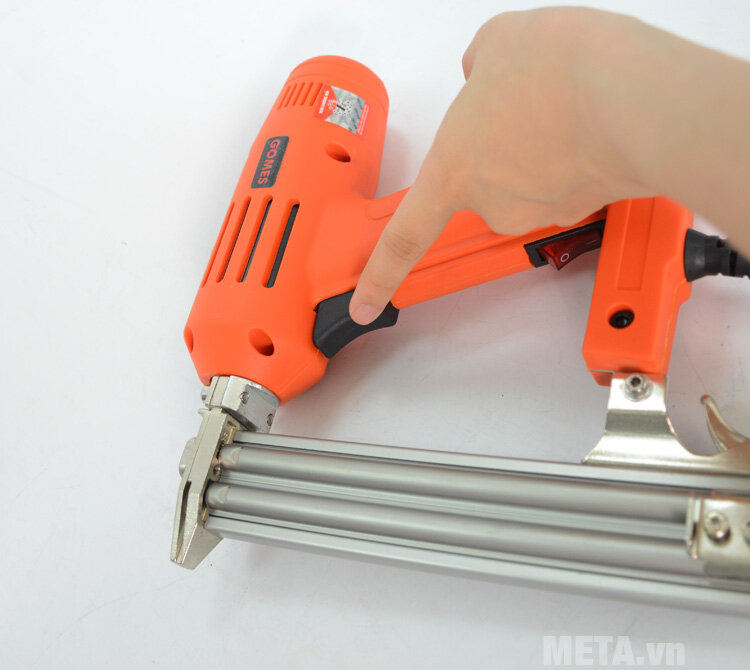 Máy bắn đinh Gomes GB-5030T