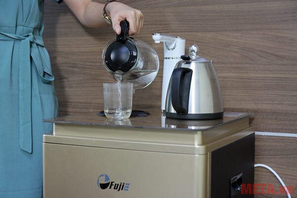 Cây nước nóng lạnh kết hợp với bàn pha trà, cafe FujiE WD3000E