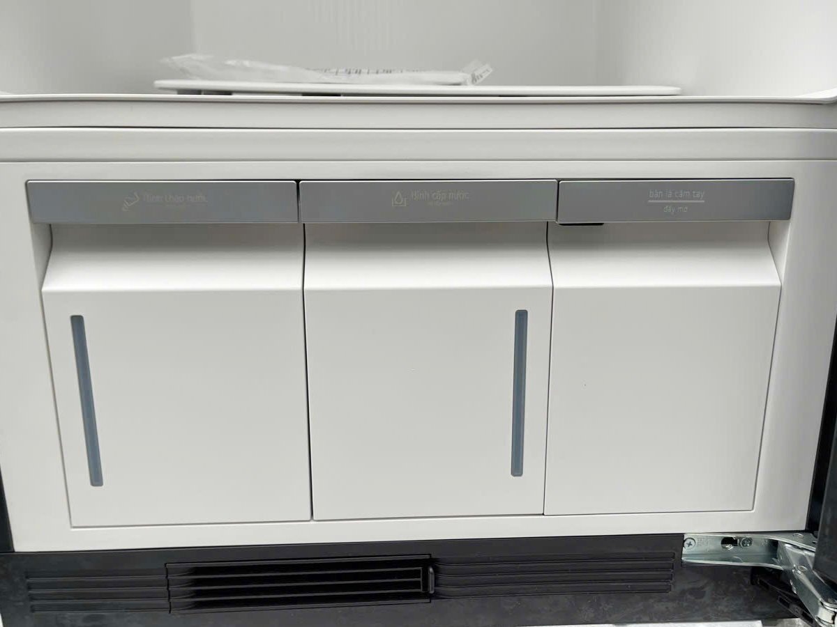 Tủ chăm sóc quần áo thông minh LG Styler Inverter SC5MBR80H