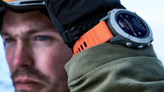 Garmin Fenix 6 Sapphire, viền titanium xám với dây màu cam 1