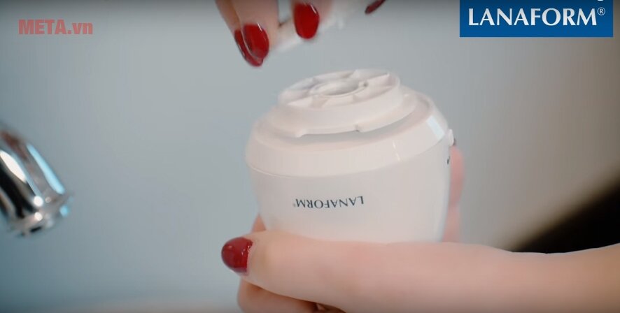 Máy làm sạch da chết gót chân Lanaform Dolce LA131503