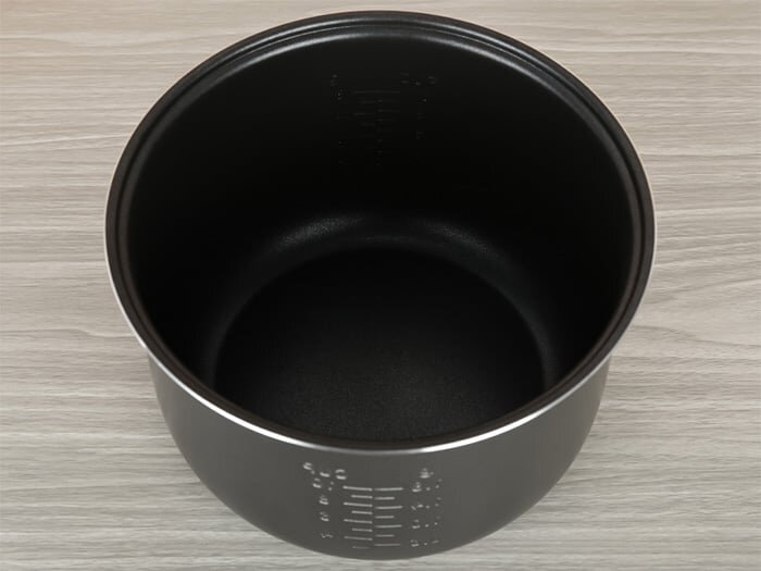 Lòng nồi cơm điện Panasonic SR MVN18FRAX có chống dính an toàn