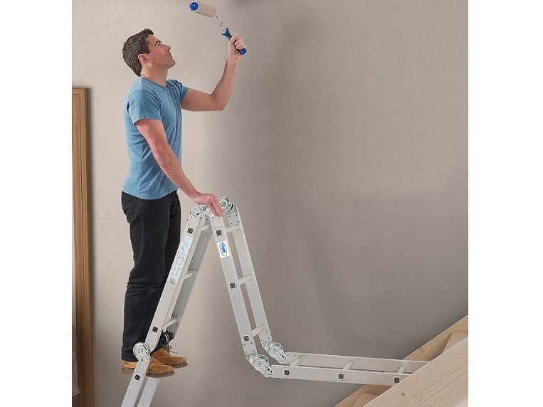 Thang sử dụng ở nhiều kiểu dáng Thang nhôm gấp khúc