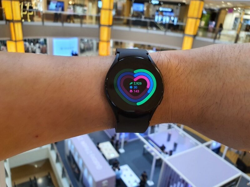 Đồng hồ thông minh Samsung Galaxy Watch5 40mm theo dói sức khỏe