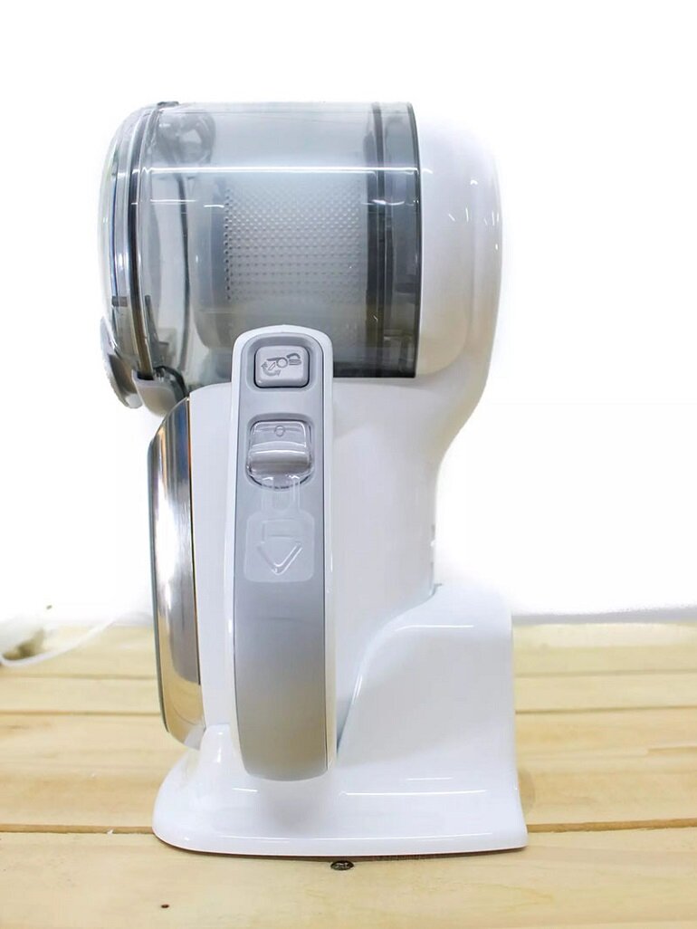 Máy hút bụi dùng pin Black&Decker PV1820L