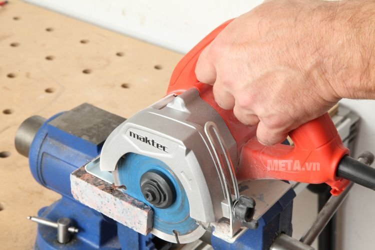 Máy cắt gạch Maktec MT413