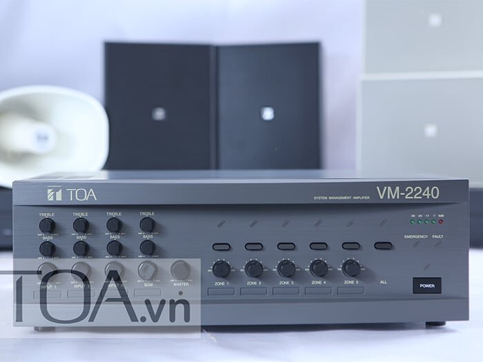 Tăng âm có thiết kế chắc chắn 