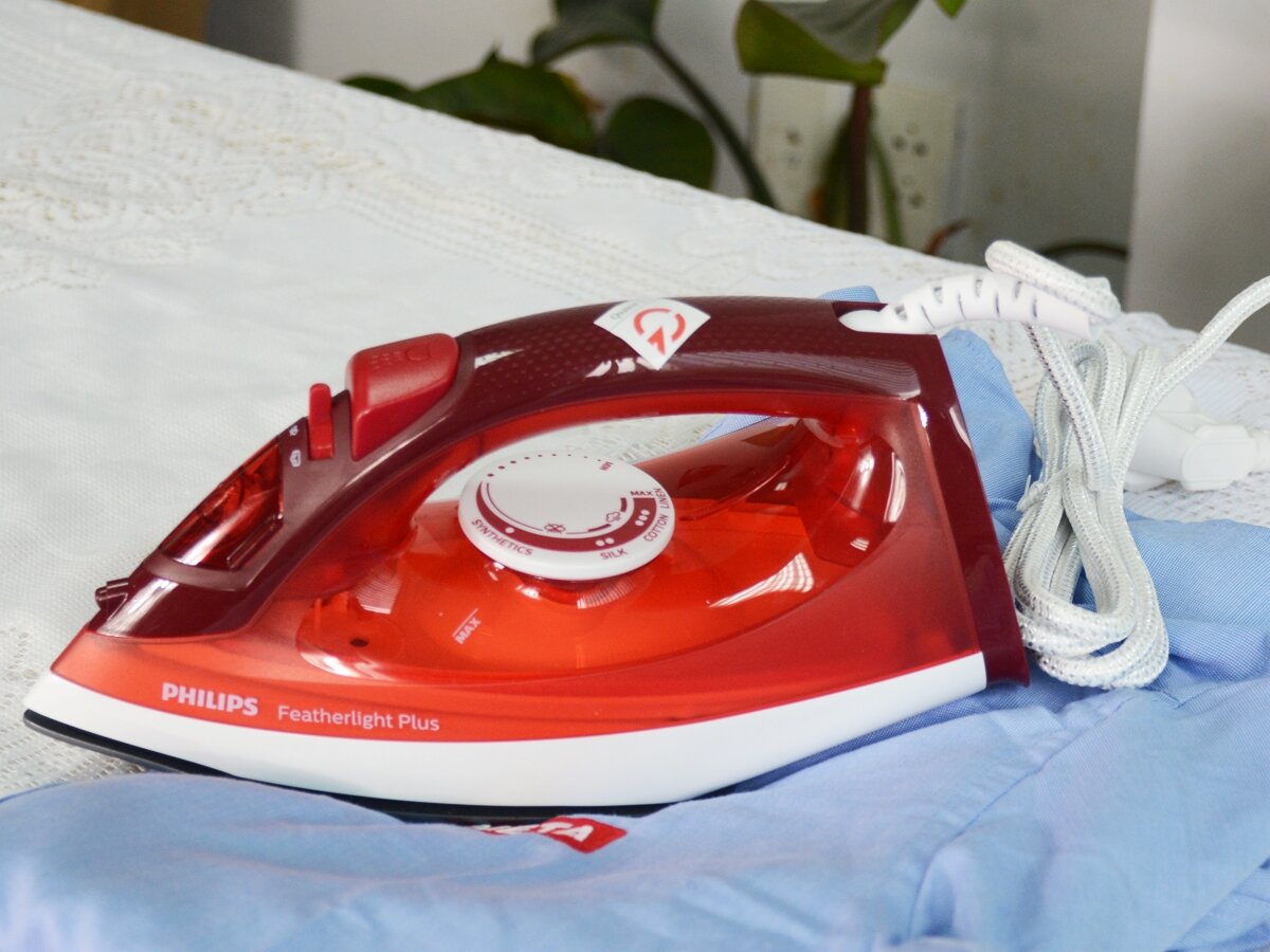 Bàn là hơi nước Philips GC1423/40