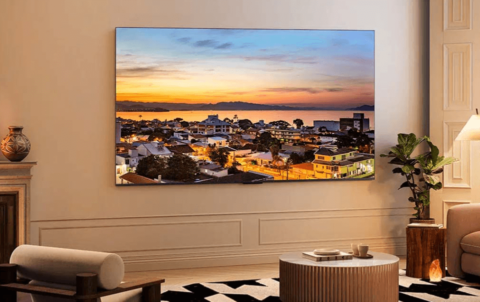 TCL 50P755 sở hữu thiết kế hiện đại TCL 50P755 sở hữu thiết kế hiện đại