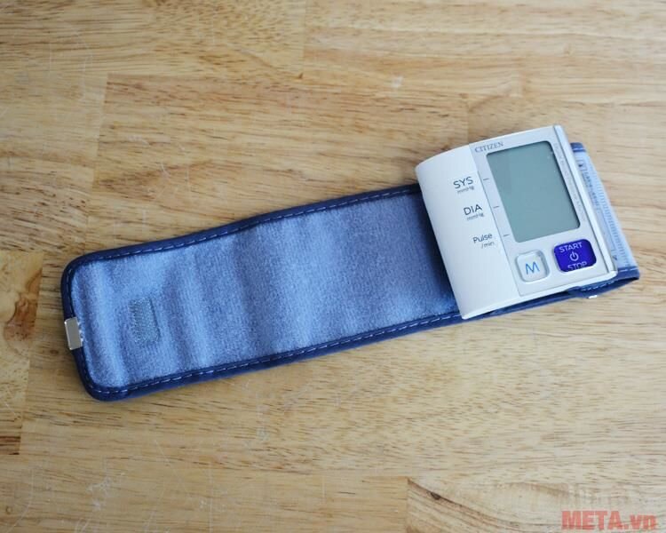 Máy đo huyết áp điện tử cổ tay CH-657