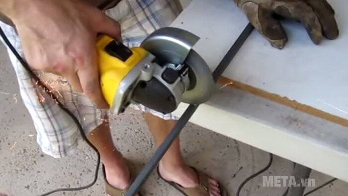 Máy mài góc 100mm 680W DeWalt DW810