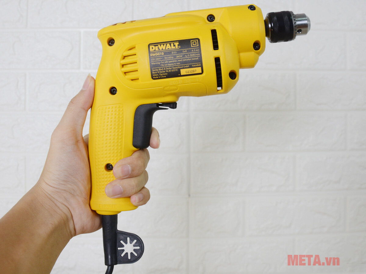 Máy khoan DeWalt DWD010
