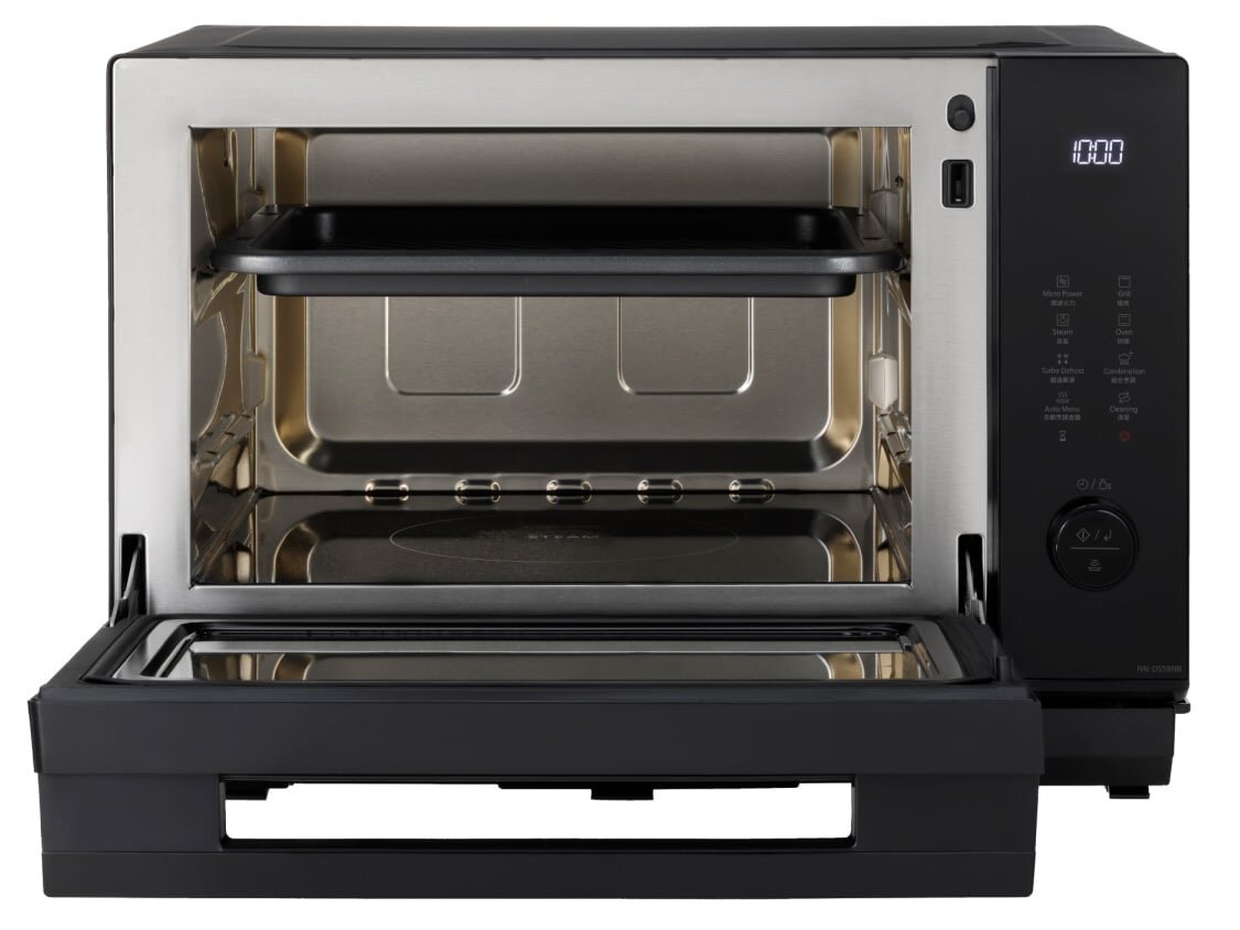 lò vi sóng Panasonic NN DS59NBYUE có khoang lò rộng rãi