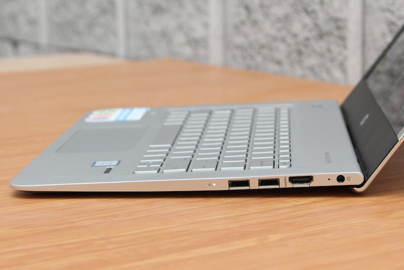 HP Envy 13 d049TU i5 6200U/4GB/256GB/Win10 HP Envy 13 d049TU i5 6200U/4GB/256GB/Win10