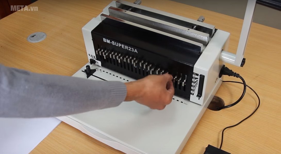 Máy đóng sách gáy kẽm Silicon SUPER 23A Máy đóng sách gáy kẽm Silicon SUPER 23A