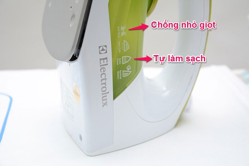 Bàn ủi hơi nước Electrolux ESI400 Bàn ủi hơi nước Electrolux ESI400