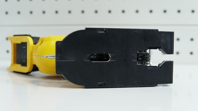 Đế cắt rắn chắc thân máy cưa lọng dùng pin