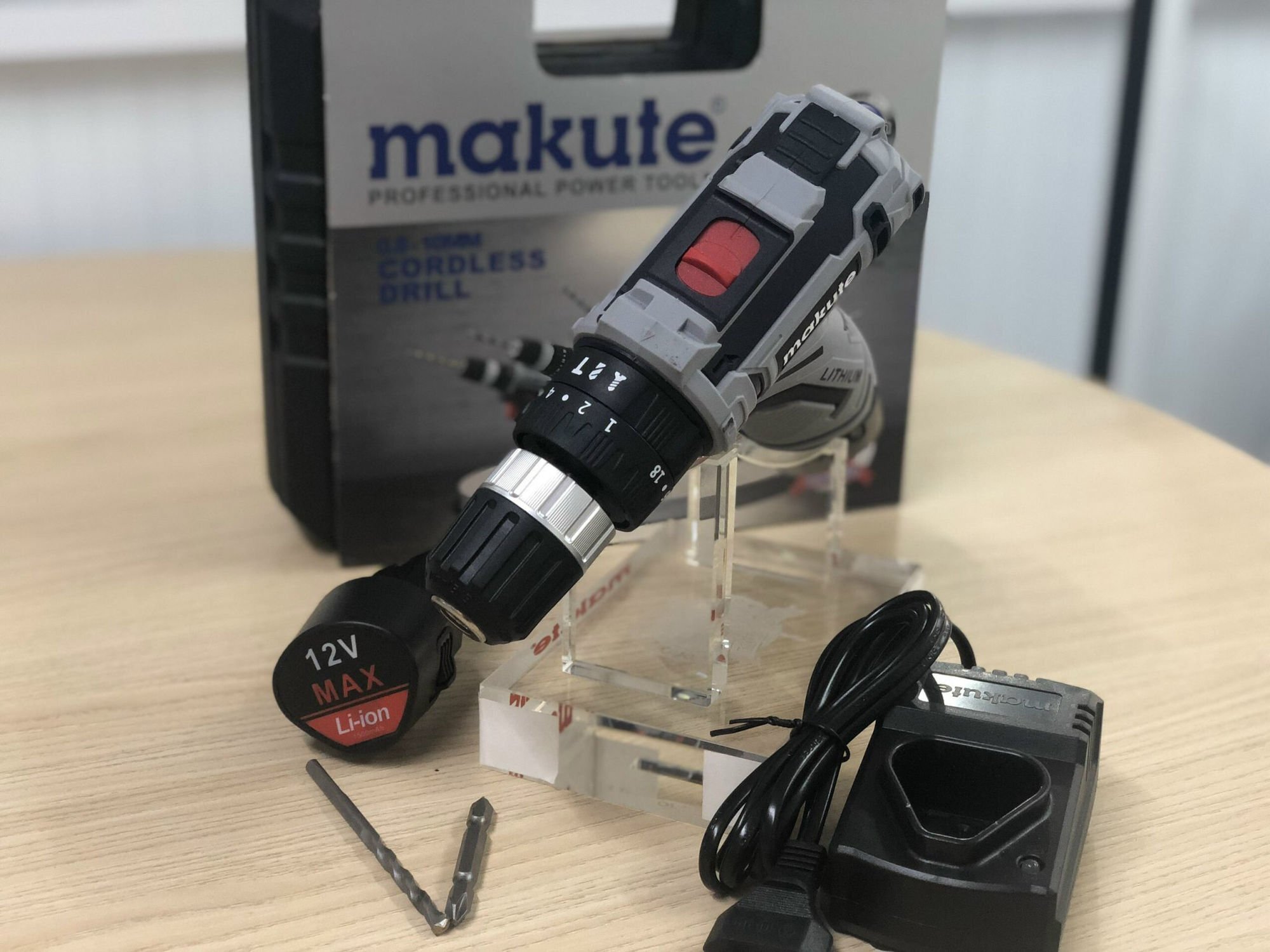 máy khoan Makute CD028