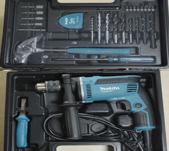 Máy khoan Makita M8103KX2B đi kèm 26 phụ kiện